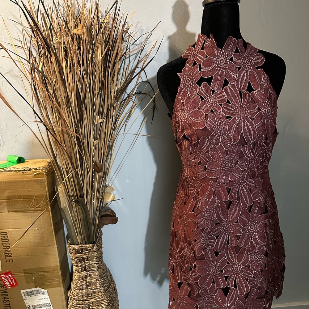 Elegant Floral Lace Halter Dress